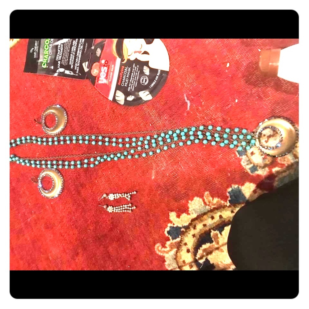 Necklace and 2 pairs of earrings